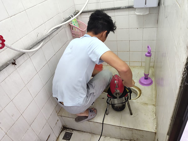 四川肥皂掉到马桶里把马桶堵住了怎么办？马桶堵住了怎么办